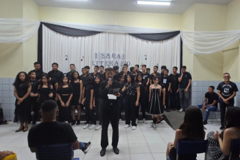 Notícia: Estudantes participam de Sarau em homenagem ao cantor Djavan